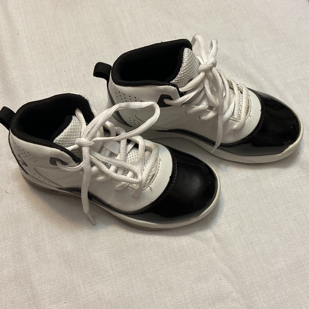 Shaq Black & White Hightop Kids Basketball Athletic Sneakers - EUC- Size 13